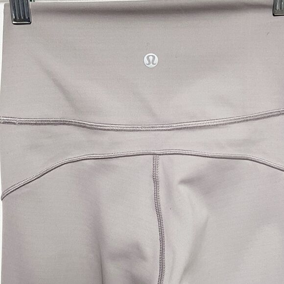 Lululemon In Movement Tight 25" *Everlux
Dark Chrome Sz 4 - Picture 10 of 12